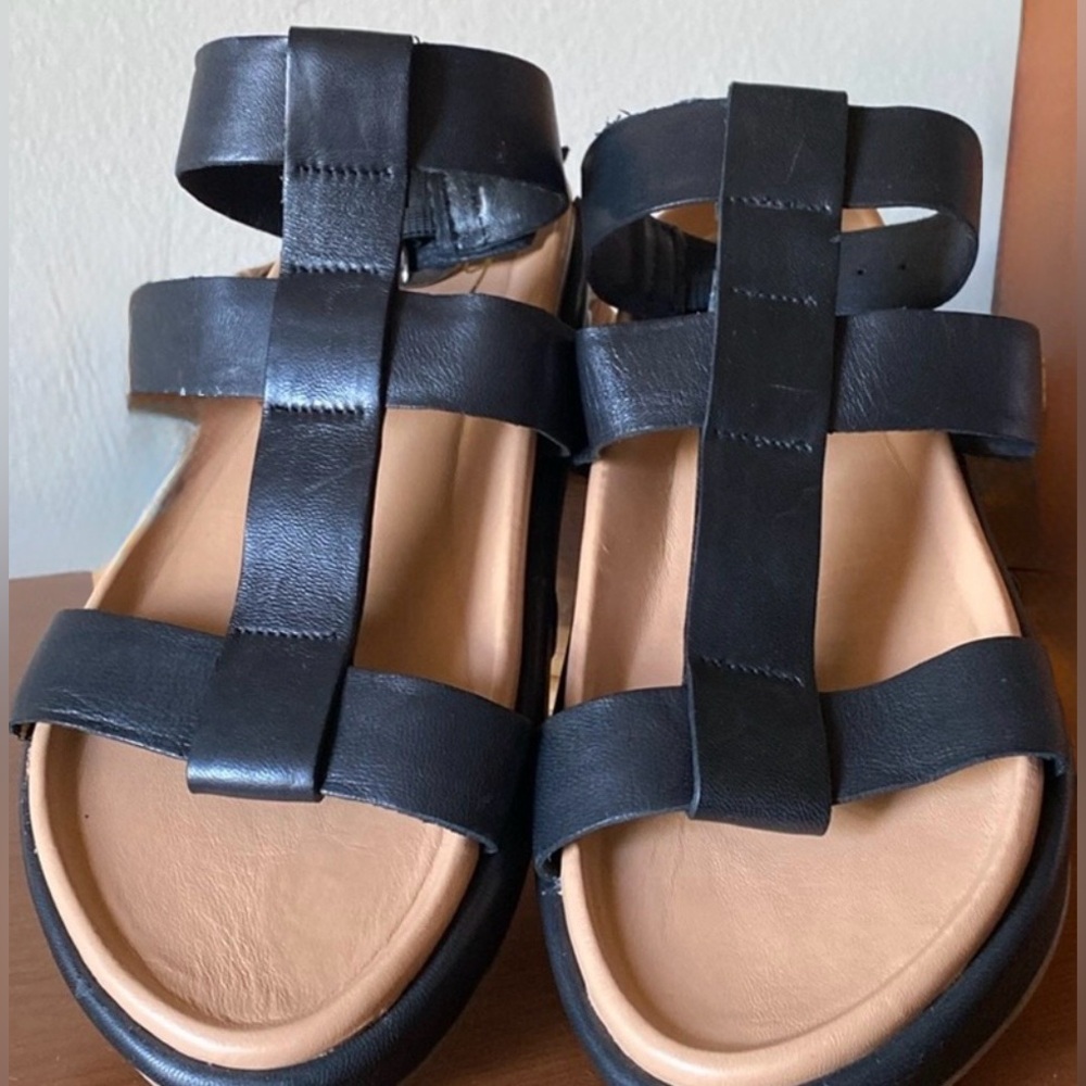 Women’s BEEK Kestral size 7
Excellent condition-only worn a few times